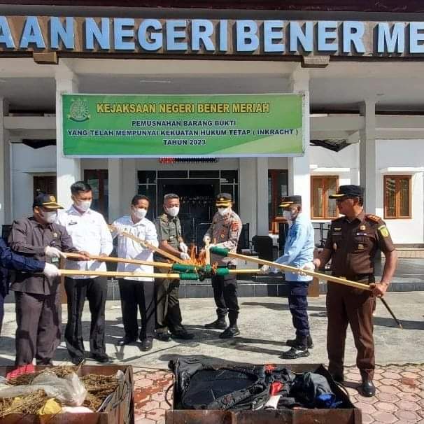 32 Barang Bukti Perkara Periode Tahun 2022 dalam Wilayah Hukum Kabupaten Bener Meriah Dimusnahkan