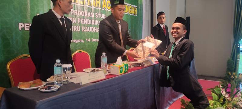 Ahmad Shobirin Disabilitas Tuna Daksa Meraih Suma Camloude Di STIT Al Washliyah