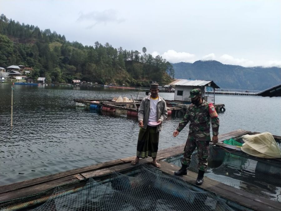 Babinsa Koramil 01/ Lut Tawar Berikan Motivasi Kepada Warga One One Budidaya Ikan Tawar
