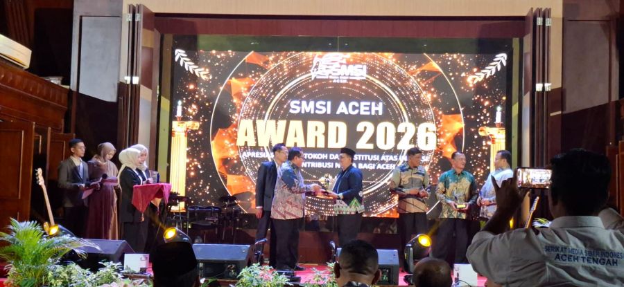 Bupati Aceh Tengah Raih Award SMSI atas Gerakan Kebersihan