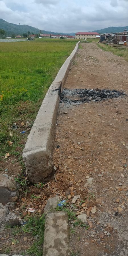 Diduga Slop Dasar Pembangunan TPT di Kampung Cibro Celala tak Menggunakan Besi