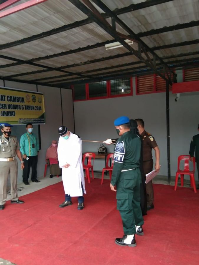 Gegara Game Higs Domino atau Judi Online, Dua Warga Aceh Tengah Kena Hukum Cambuk
