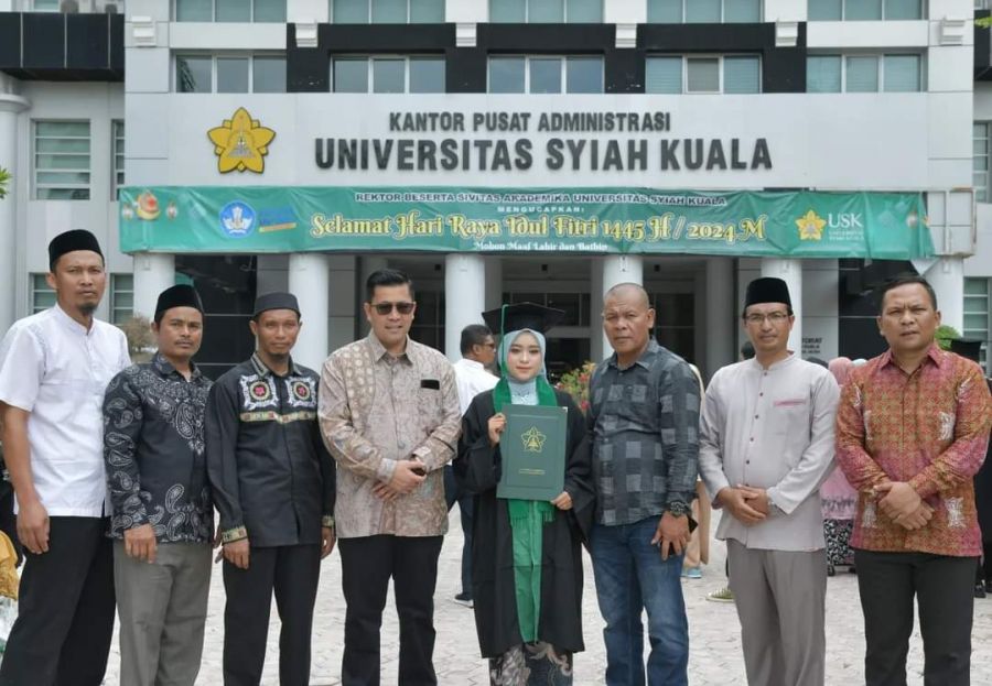 Hadiri Wisuda, Pj Bupati Bener Meriah Bangga Jamaah Masjid Antarkan Siti Aisyah Menjadi Sarjana