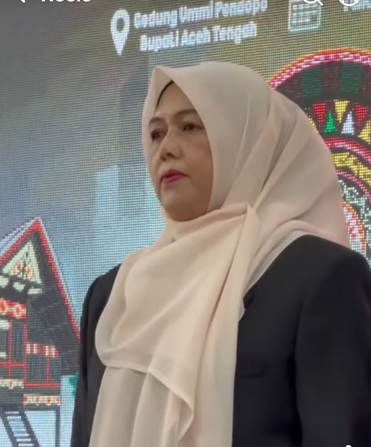 Helfi Triyansi, SST, M,Kes Satu-satunya Wanita Yang Dilantik Dari 14 Pejabat Eselon II Pratama di Pe