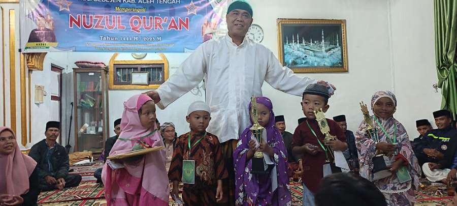 Masyarakat Kampung Umang Peringati Malam Nuzul Qur'an Sekaligus Pembagian Hadiah Di Meunasah Puset