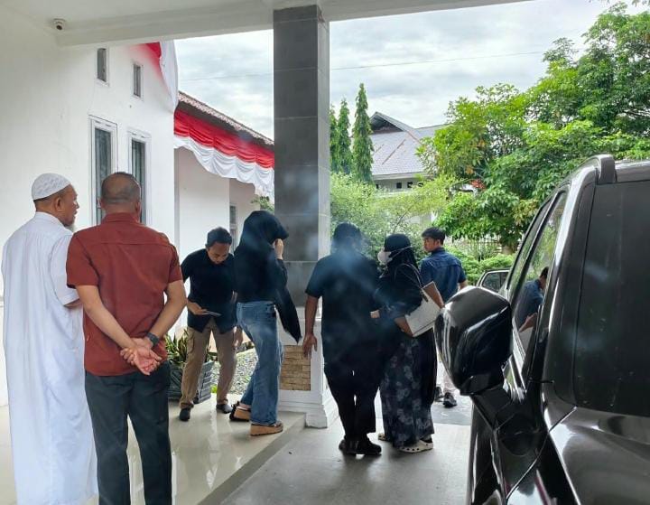 Oknum DPRK Nagan Raya Digrebek Warga di Pendopo, Seorang Wanita warga Banda Aceh Diamankan Polisi