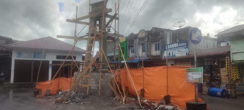 Pembangunan Tugu Pasar Simpang Tiga Redelong, Diduga Papan Proyek Hanya Pormalitas Belaka