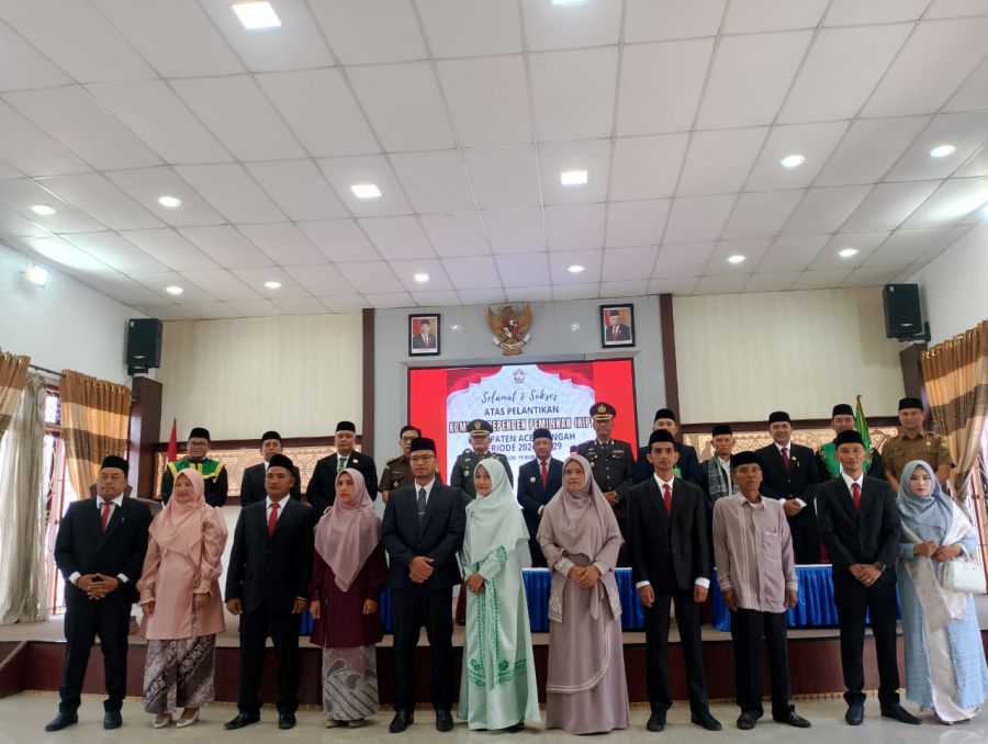 Pj Bupati Aceh Tengah Mirzuan Lantik Lima Komisioner Komisi Independen Pemilihan (KIP)