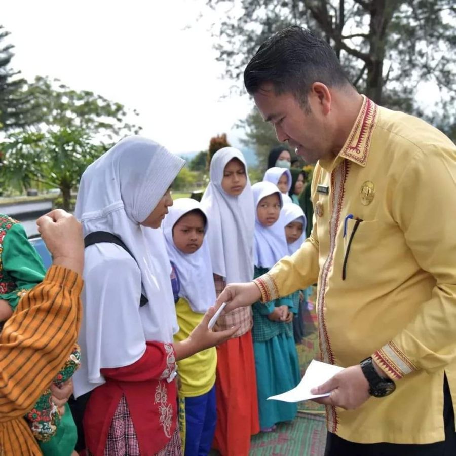 Pj Bupati Bener Meriah Santuni Anak Yatim Pada HPN Ke-77
