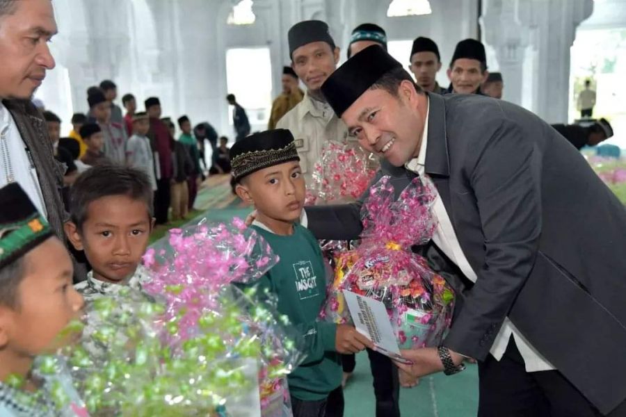 Pj. Bupati Bener Meriah Serahkan Santunan Untuk 137 Anak Yatim Piatu 