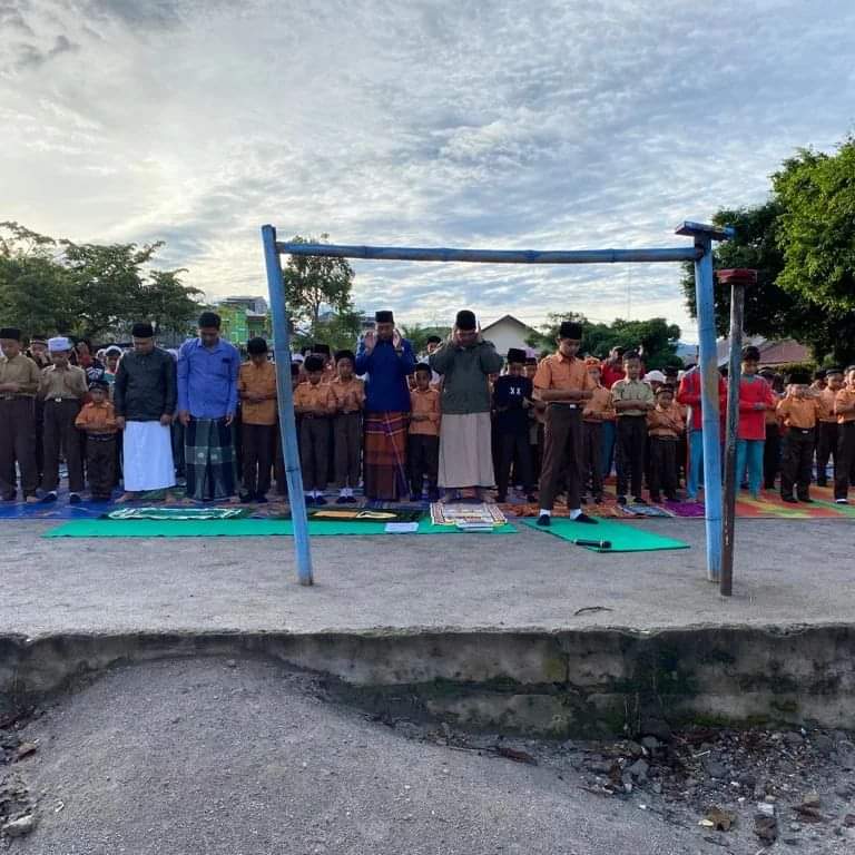 Pj. Bupati Bener Meriah Sholat Dhuha Bersama Murid SDN 2 Pante Raya