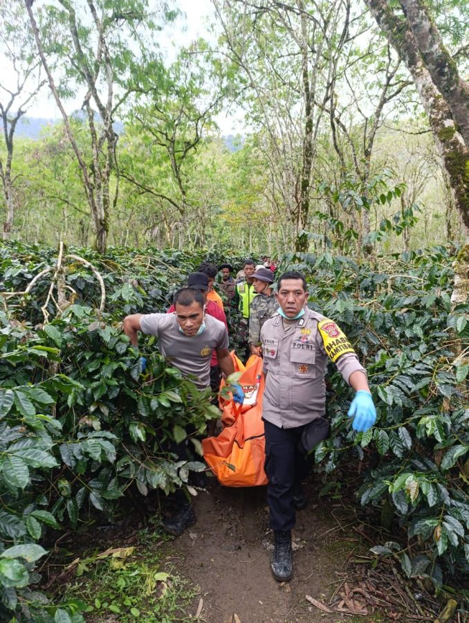 Polisi dan Warga Temukan Mayat Wanita di Kebun Kopi