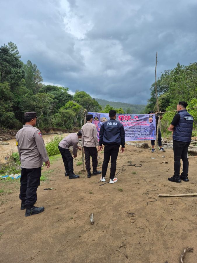 Polres Aceh Tengah Pasang Spanduk Larangan PETI, Edukasi Masyarakat di Wilayah Linge