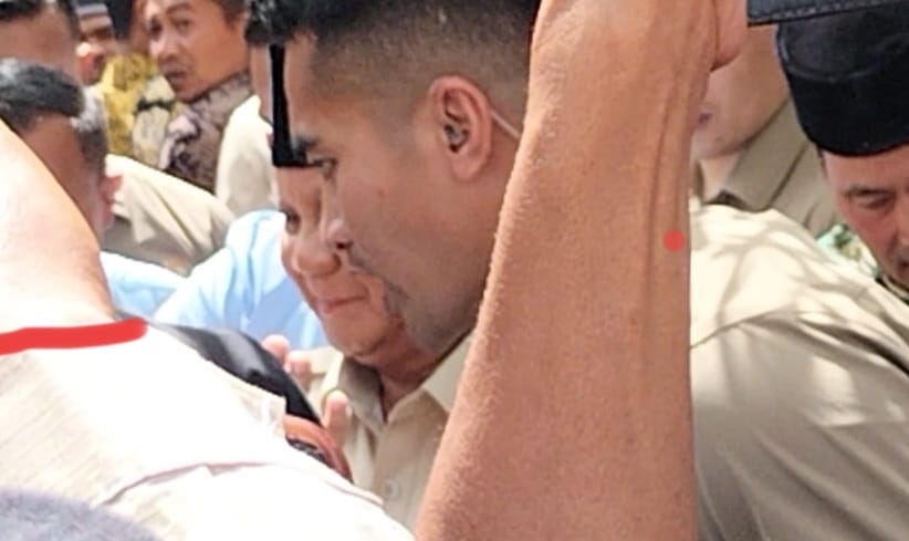 Presiden Prabowo Subianto Sambangi Pengungsian di Mesjid Al Abrar Kebayakan