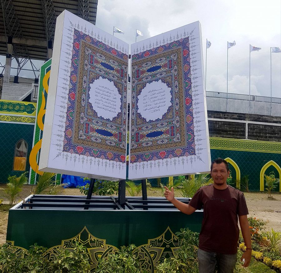 Replika Al-Quran Raksasa di Arena Utama MTQ Jadi Swafoto Favorit Pengunjung