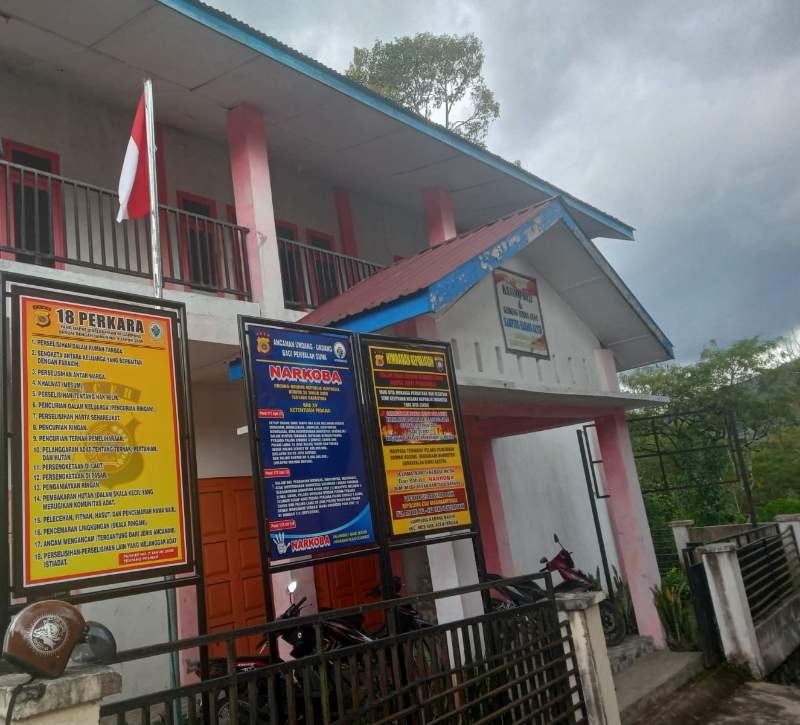 Dijumpai Awak Media Saat Rapat, Reje Karang Bayur Langsung Pergi Tanpa Basa Basi