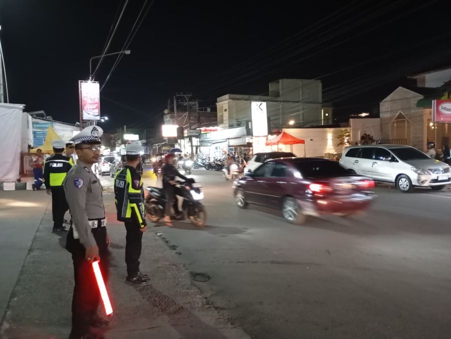 Satlantas Polres Aceh Tengah Lakukan Pengamanan Arus Lalu Lintas di Pusat Perbelanjaan dan SPBU