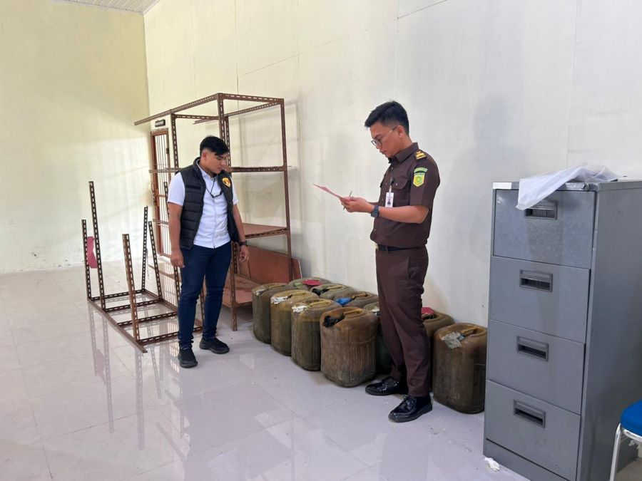 Satreskrim Polres Bener Meriah Serahkan Tersangka Penyalahgunaan BBM Subsidi ke Kejaksaan