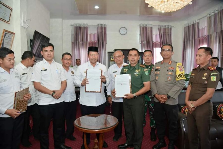 Sukseskan Pilkada, Pj Bupati Bener Meriah Tandatangani NPHD Dengan Dandim dan Kapolres