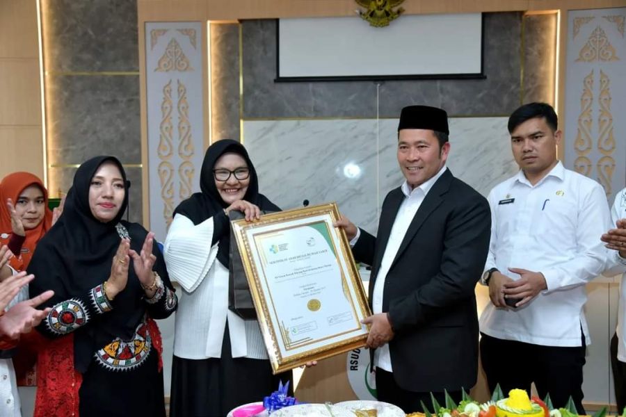 Terima penghargaan Predikat Akreditasi Paripurna, Pj. Bupati : Terus Bersinergi Memberikan pelayanan