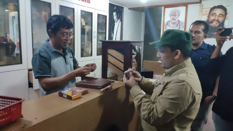 Tim Disperindag Aceh Melihat Langsung Proses Pengolahan Cerutu Gayo Swy Secara Tradisional
