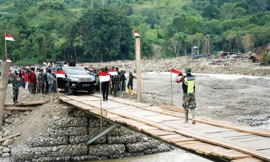 TNI Yonzipur Rapungkan Jembatan Darurat Berawang Gajah, Empat Kampung di Aceh Tengah Tak Lagi Teriso