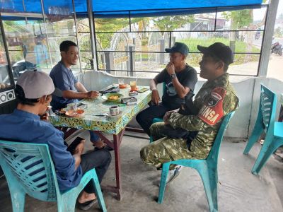 Komsos Babinsa Koramil 03/Tempuling Jadi Ruang Bertukar Informasi dengan Warga
